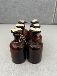 lot 102 image: 6 - Amber Glass Dropping Bottles, 4 Inches Tall, With Stopper