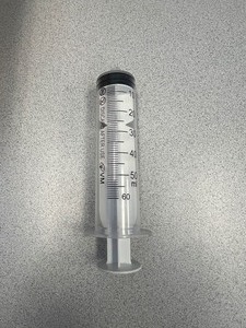 lot 8 image: Box of 60ml Syringes Plastic