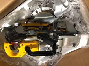 DEWALT 20V MAX Cordless 7-14 in. Sliding Miter Saw (Tool Only) Customer Returns See Pictures