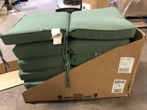 Hampton Bay 19 in x 20 in CushionGuard Rectangular Outdoor Mid Back Dining Chair Cushion in Endive (6 Pack) Customer Returns See Pictures