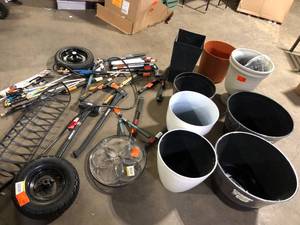 Lot of Assorted Outdoor Lawn Care Items Various Models and Conditions   Customer Returns See Pictures
