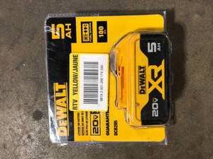 DEWALT 20V MAX Premium Lithium-Ion 5.0Ah Battery Pack   Customer Returns See Pictures