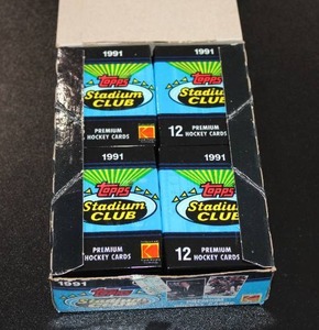 lot 33 image: 1991 Topps Stadium Club Hockey Hobby Box  36 Packs