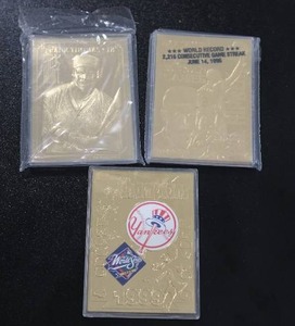 lot 48 image: Frank Thomas - Cal Ripken Jr. & 1999 New York Yankees 23K Gold Card Lot  3 Cards