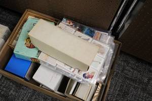 lot 83 image: Large Misc Sports Bulk Trading Card Lot