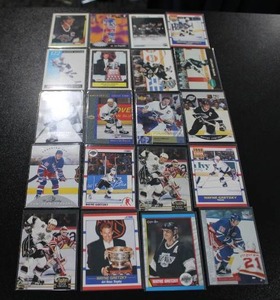lot 86 image: Wayne Gretzky Hocky Card Lot  20 Cards
