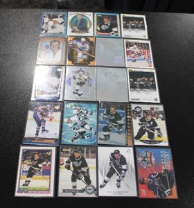lot 87 image: Wayne Gretzky Hocky Card Lot  20 Cards