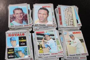 lot 165 image: 1970 Topps Baseball Card Lot  300 Cards  Low to Mid Grade