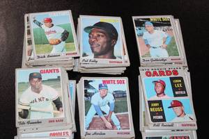 lot 166 image: 1970 Topps Baseball Card Lot  300 Cards  Low to Mid Grade