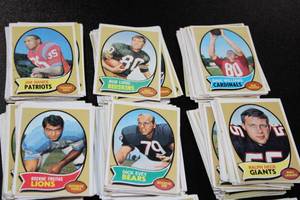 lot 167 image: 1970 Topps Football Card Lot  250 Cards  Low to Mid Grade