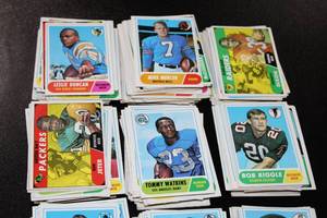 lot 168 image: 1968 Topps Football Card Lot  250 Cards  Low to Mid Grade
