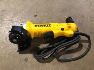 DEWALT 11 Amp Corded 4.5 in. Small Angle Grinder Customer Returns see Pictures