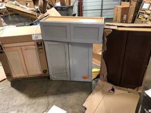 Lot of Assorted Kitchen Cabinets Various Models and Conditions    Customer Returns See Pictures
