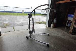 lot 1 image: Tollos Ultralift 2000 Rechargeable Medical Lift