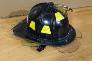 lot 20 image: Morning Pride PLUS Series Fire Fighter Helmet