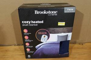lot 24 image: Brookstone Cozy Heated Plush Blanket -Twin