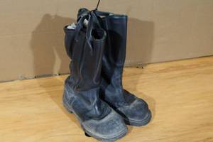 lot 21 image: Fire Fighter Protective Footwear - Mens 10