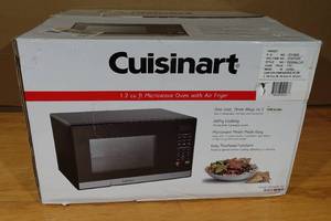 lot 26 image: Cuisinart 1.2cu ft Microwave Oven with Air Fryer