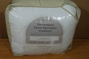 lot 43 image: Performance Down Alternative Comforter -KingCali King