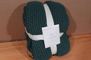lot 44 image: Casaluna Knit Blanket -King, Forest Green