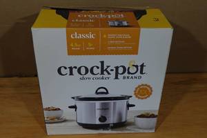lot 45 image: Classic 4.5QT Round Crock-Pot Slow Cooker