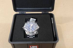 lot 86 image: Luminox XS.3123 Pacific Diver Dive Watch