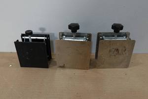 lot 129 image: 3 Adjustable Height Lab Lift Platforms