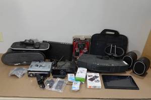 lot 144 image: Assorted Electronics - Bose CD Changer, Tablet, Docks