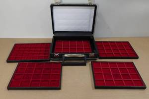 lot 146 image: Collectable Coin Carry Case with 5 Trays