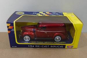 lot 172 image: Motor Max 1940 Ford Sedan 124 Die Cast Model