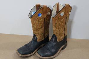 lot 225 image: Old West Leather Square Toe Boots -Kids Size 3.5