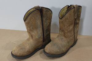 lot 226 image: Smoky Mountain Boots -Toddler Size 9