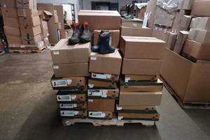 lot 233 image: Pallet of Muck Boots Sizes 4-14