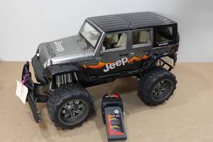 lot 292 image: New Bright Jeep Wrangler Remote Control Car