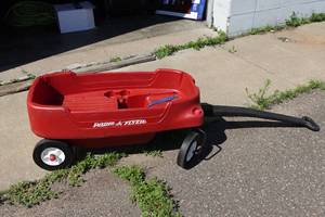 lot 304 image: Radio Flyer Wagon