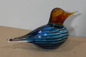lot 342 image: Vintage Hand Blown Glass Bird