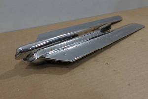lot 361 image: 1955 General Motors Hood Ornament