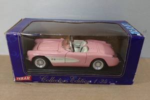 lot 367 image: Terah Collectors Edition 124 Die Cast Model Car