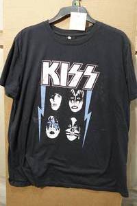 lot 378 image: Vintage Kiss T-Shirt -Large