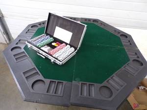 lot 21 image: Folding Poker Table Top with Chips