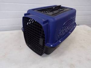 lot 9 image: Dog  Cat Carrier