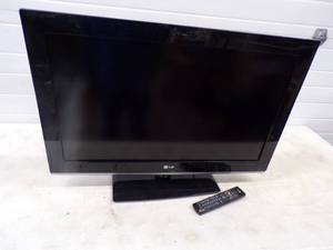 lot 14 image: 32 LG TV