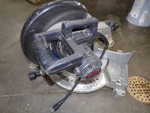 lot 61 image: 12 Miter Saw