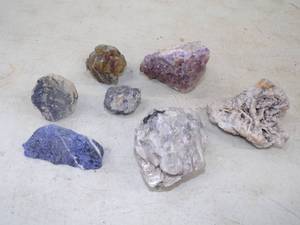 lot 65 image: Unique Rock Lot