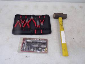 lot 70 image: Pliers Set, Trailer Lock and Hammer