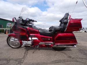 lot 1 image: 2000 Honda Goldwing RS RED