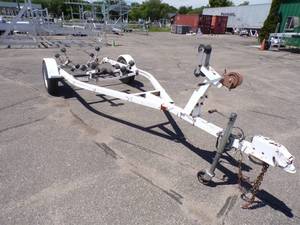 lot 4 image: Roller Boat Trailer