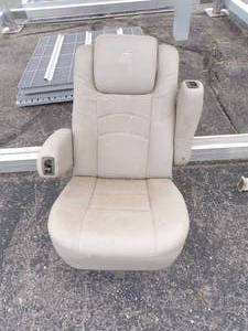 lot 94 image: Flexsteel Pontoon Seat