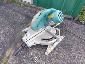 lot 118 image: Makita Chop Saw