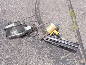 lot 125 image: Air Powered Framing Nailer and Craftsman Saw